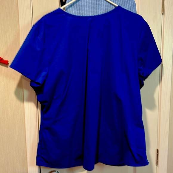Scrubs Tops size 2x royal blue women’s Scrubs - Picture 5 of 11